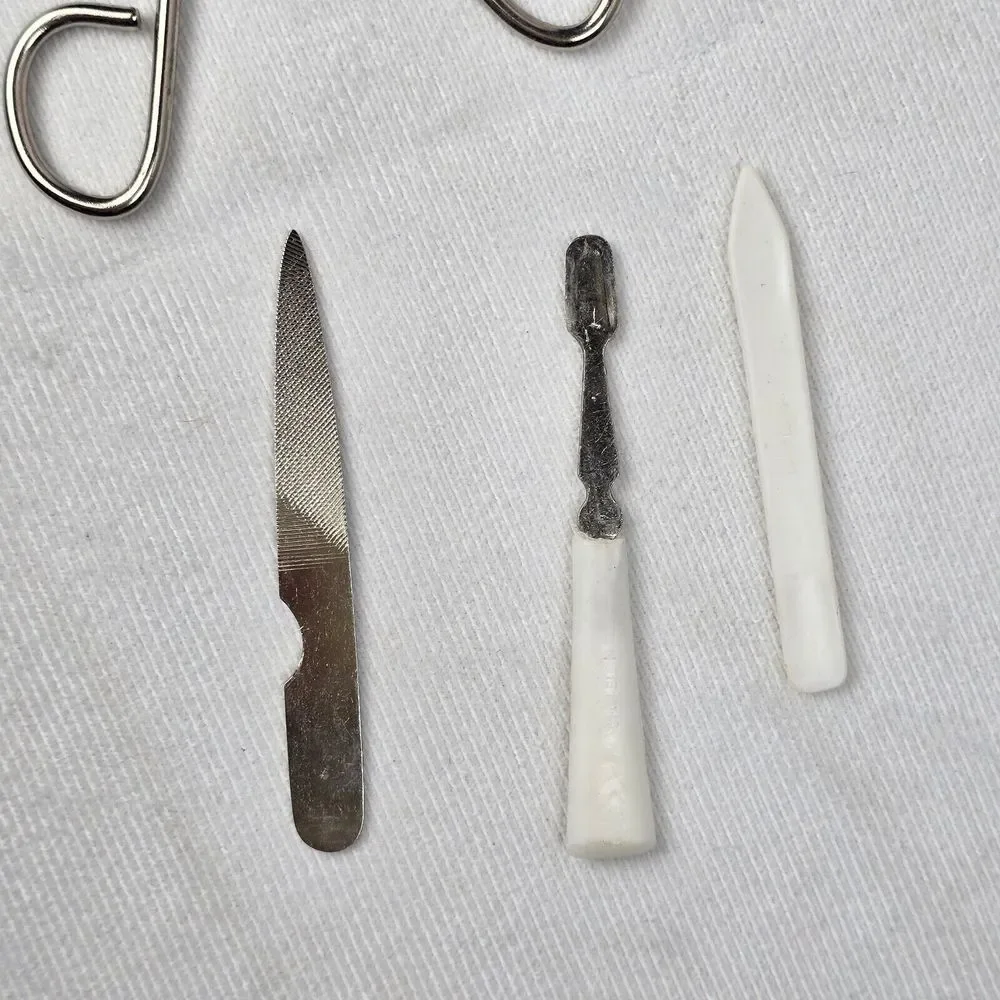 Vintage Gold 4 Piece Manicure Set With Mirror‎